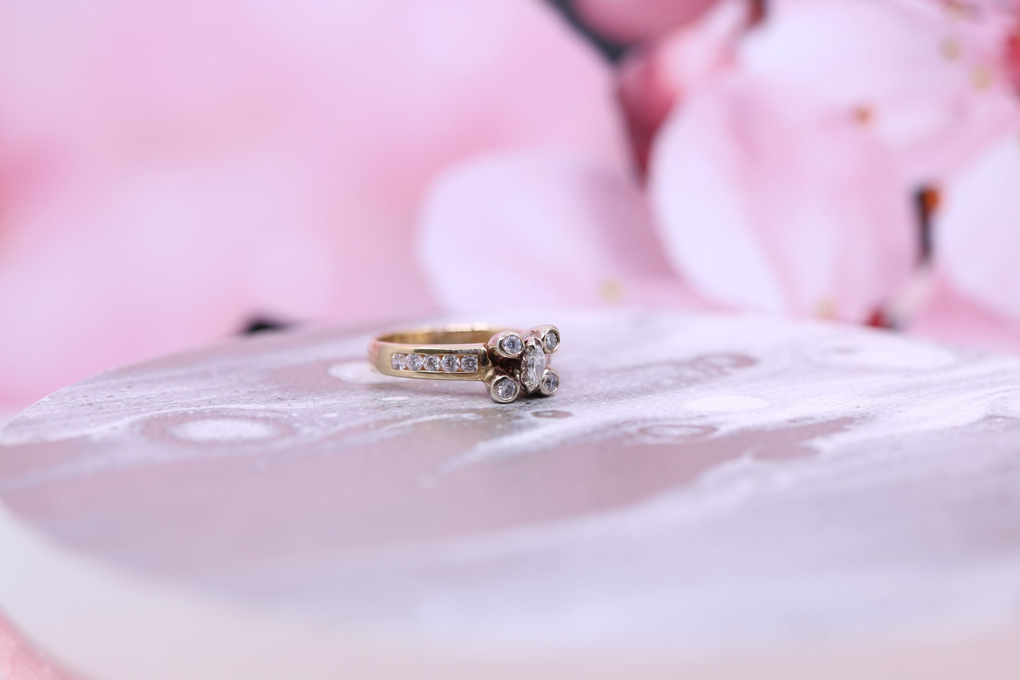 18ct Yellow Gold Diamond Ring - W1829 - Hallmark Jewellers Formby & The Jewellers Bench Widnes