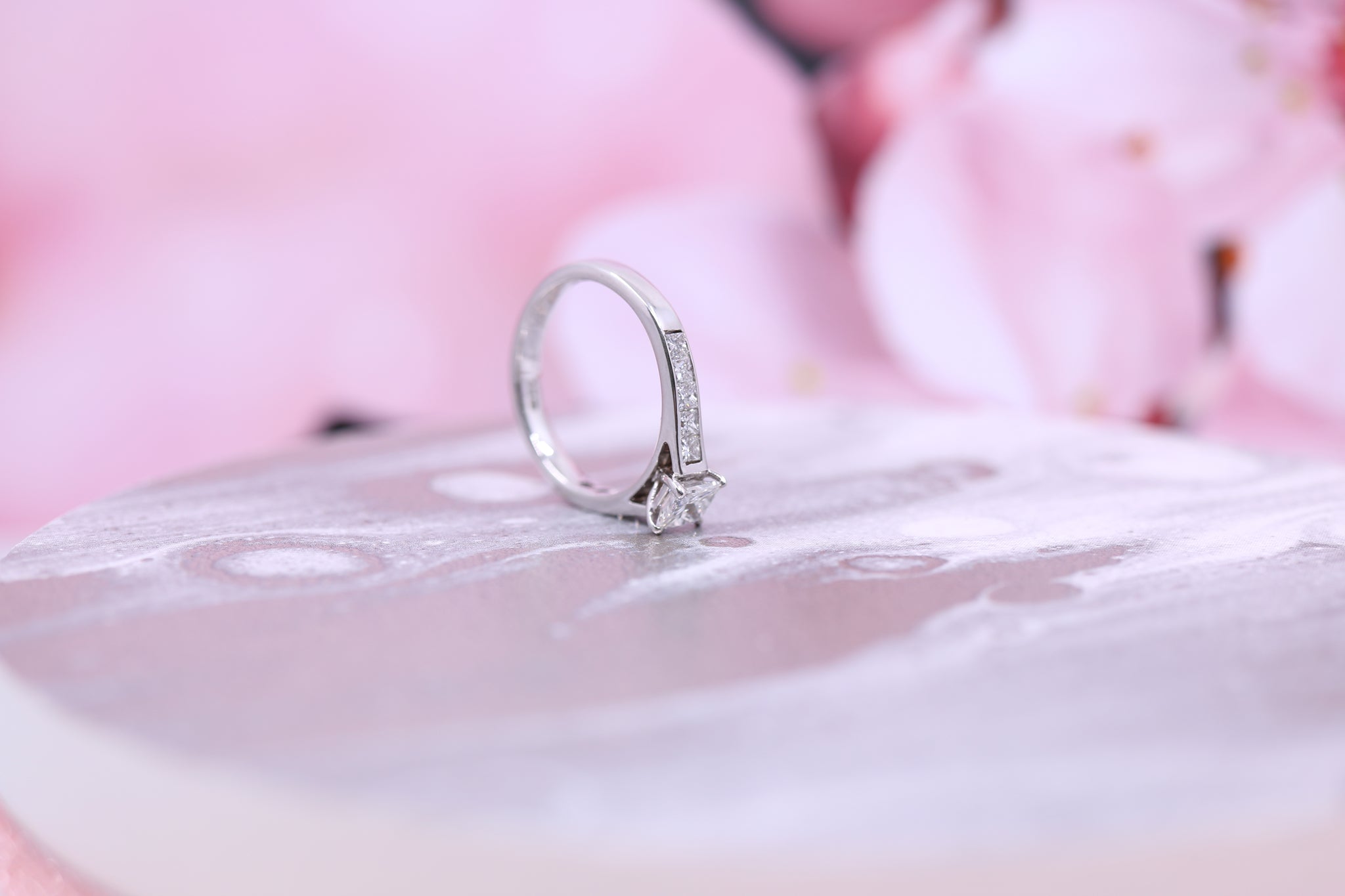 18ct White Gold Diamond Ring 1.10ct - W1854 - Hallmark Jewellers Formby & The Jewellers Bench Widnes