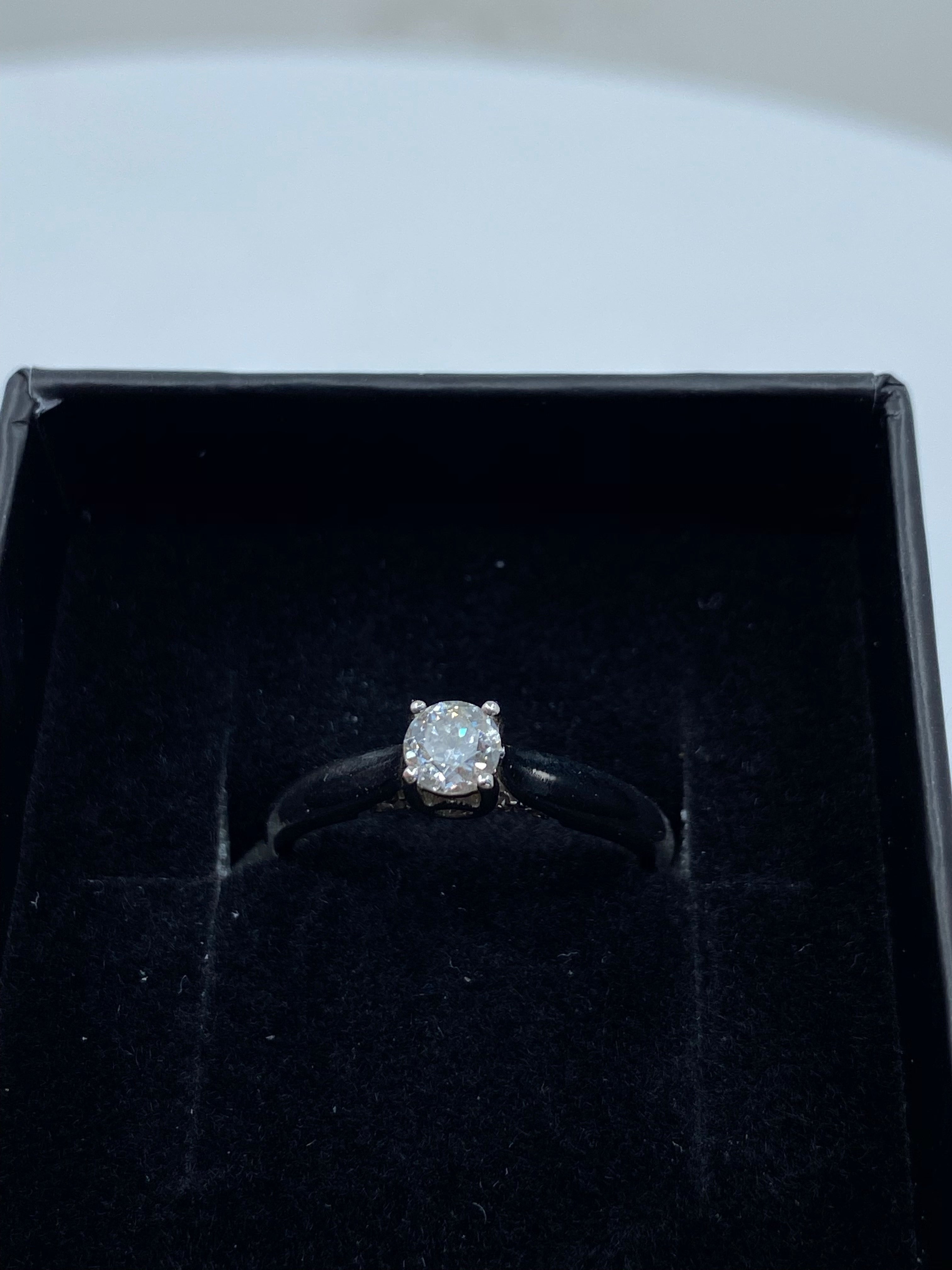 18ct White Gold & Diamond - HJ006 - Hallmark Jewellers Formby & The Jewellers Bench Widnes