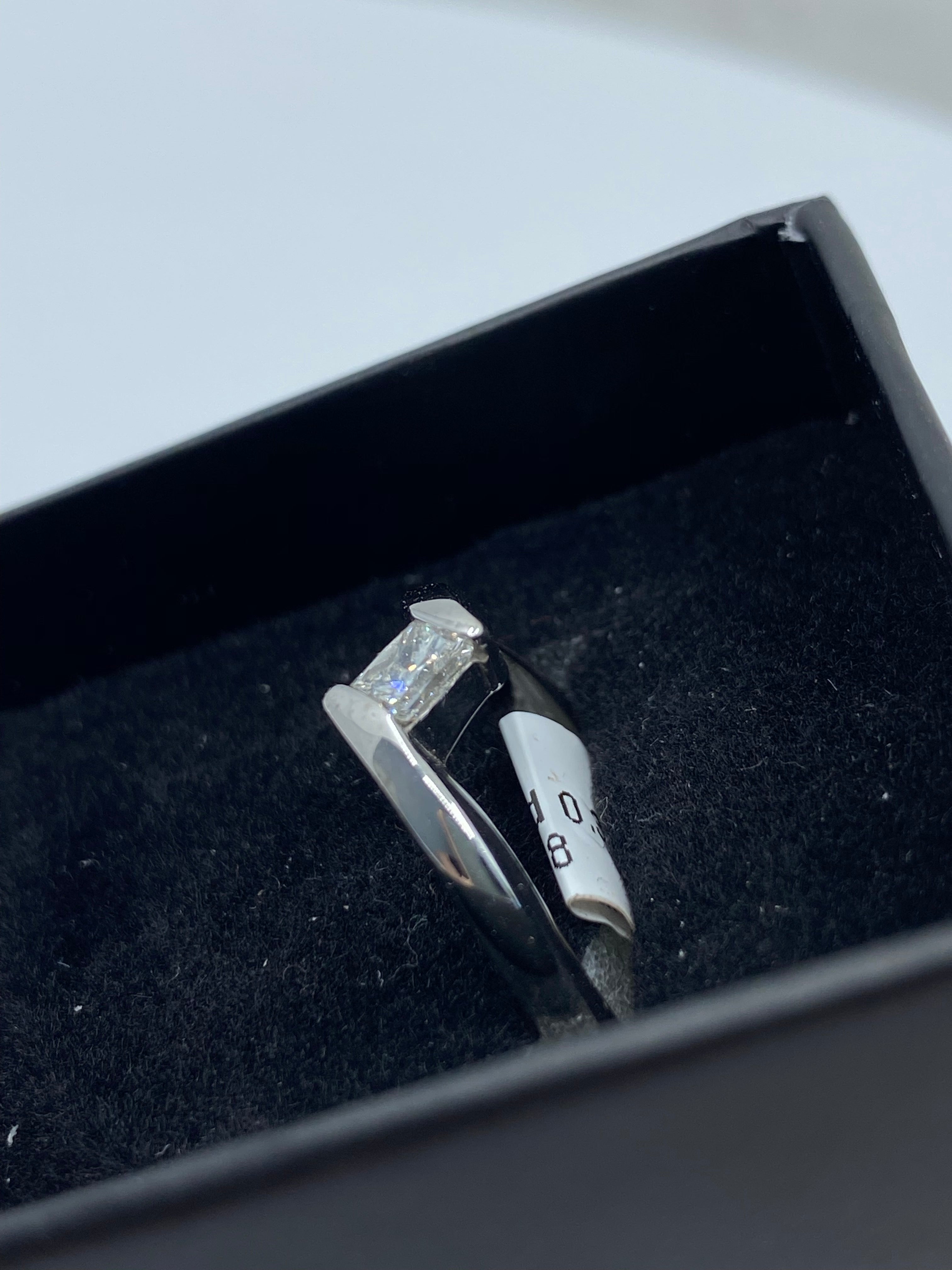 18ct White Gold & Princess Cut Diamond - HJ013 - Hallmark Jewellers Formby & The Jewellers Bench Widnes