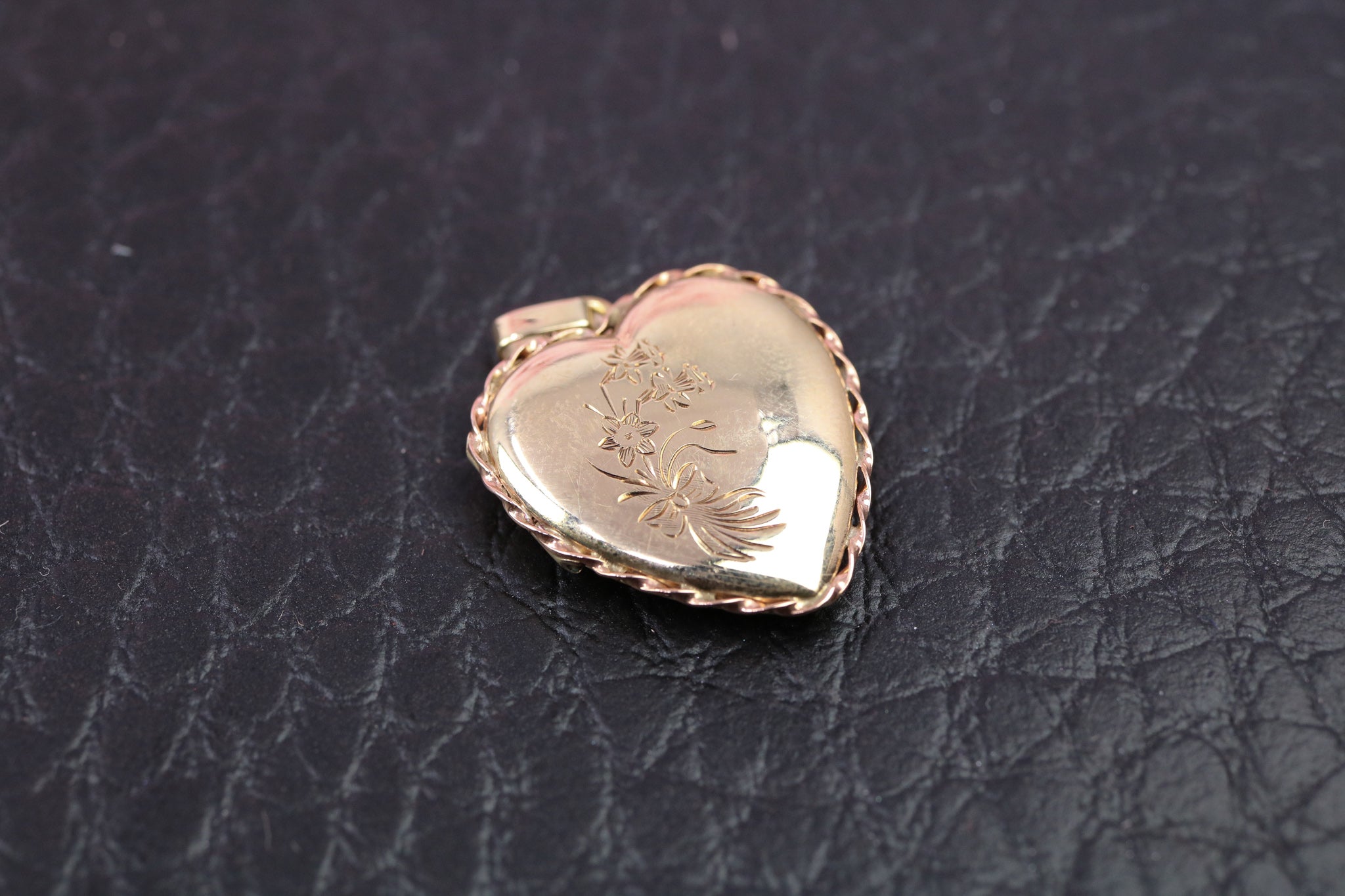 9ct Yellow Gold Locket Pendant - HJ2323 - Hallmark Jewellers Formby & The Jewellers Bench Widnes