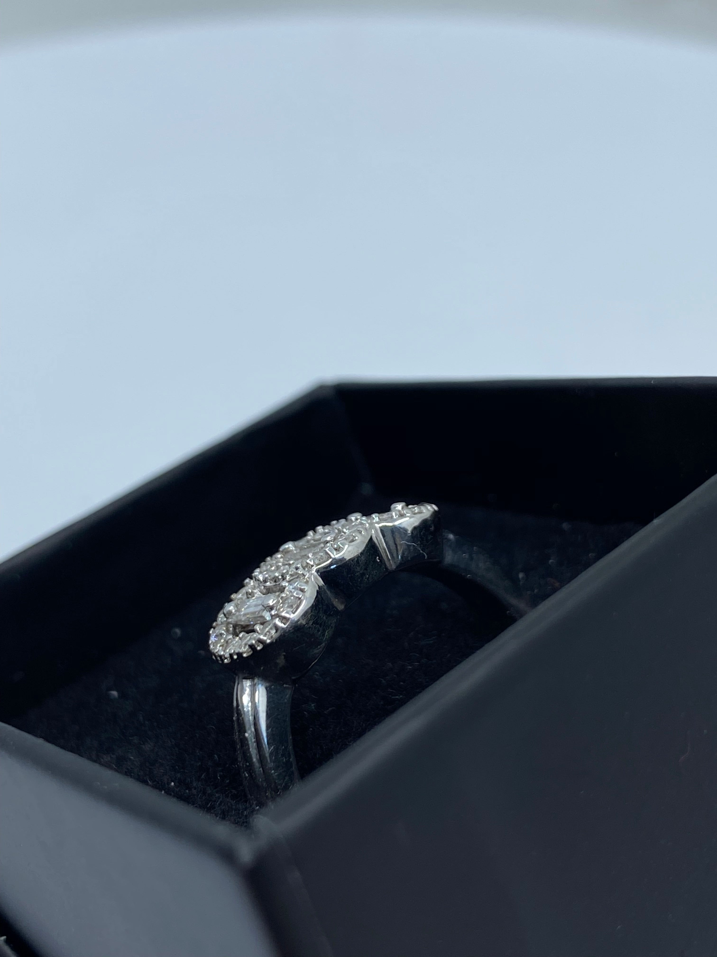 18ct White Gold & Diamond - HJ021 - Hallmark Jewellers Formby & The Jewellers Bench Widnes