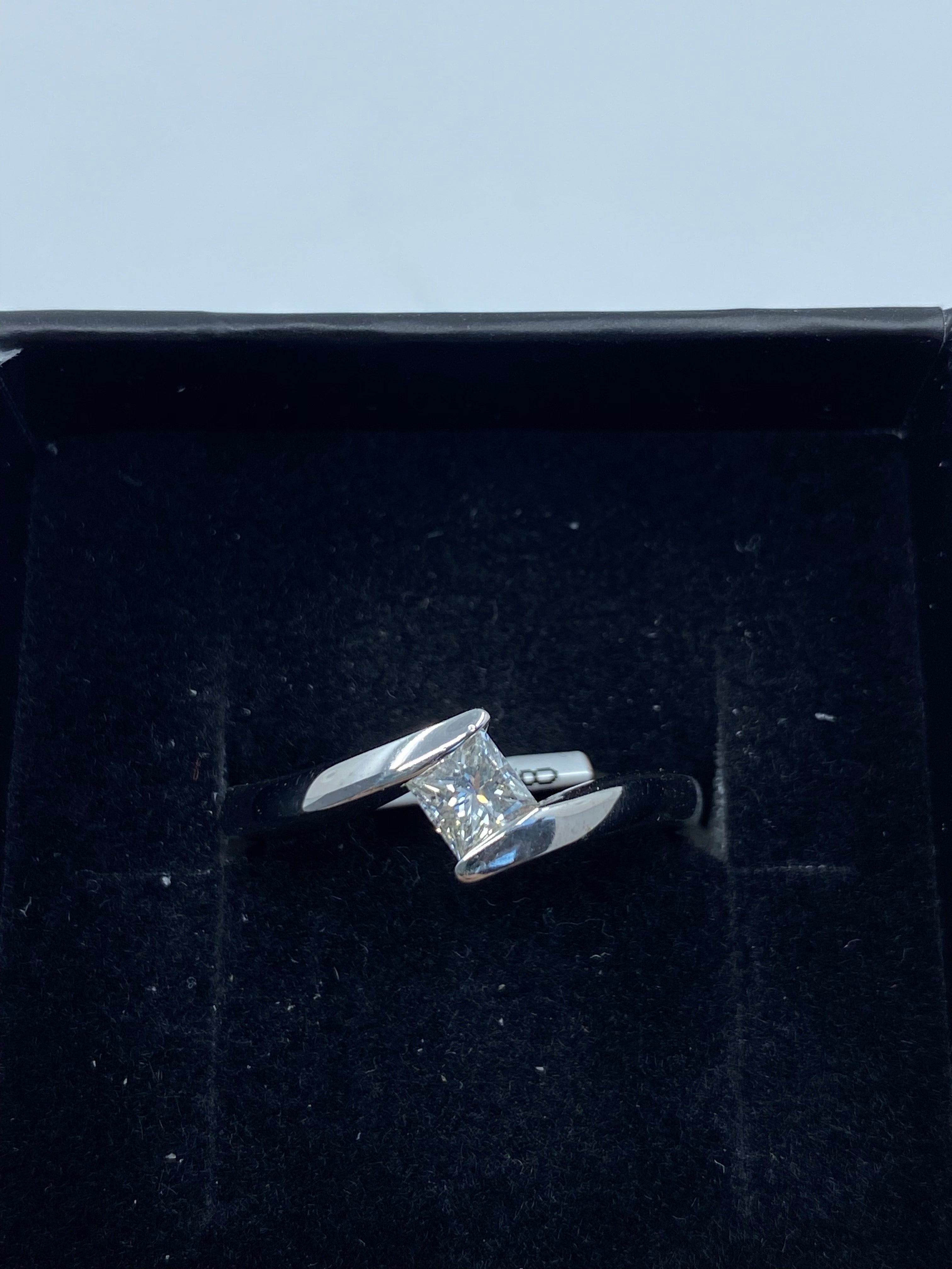 18ct White Gold & Princess Cut Diamond - HJ013 - Hallmark Jewellers Formby & The Jewellers Bench Widnes