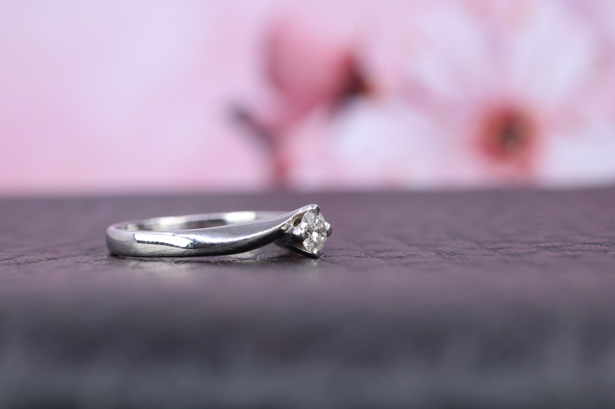 18ct White Gold & Diamond Ring - W6076 - Hallmark Jewellers Formby & The Jewellers Bench Widnes